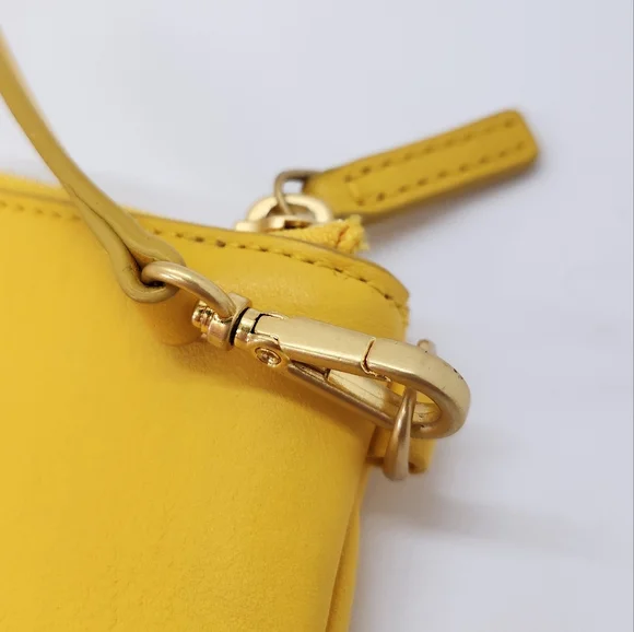MCM San Marcos Liz Shopper Yellow Leather Pochette - Picture 4 of 12